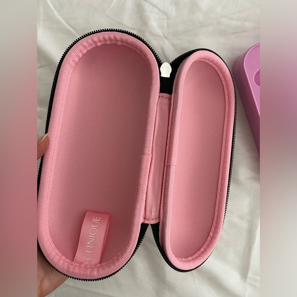 Clinique set of zipped oval Capsule protector Case & metal Storage box New - Picture 4 of 7